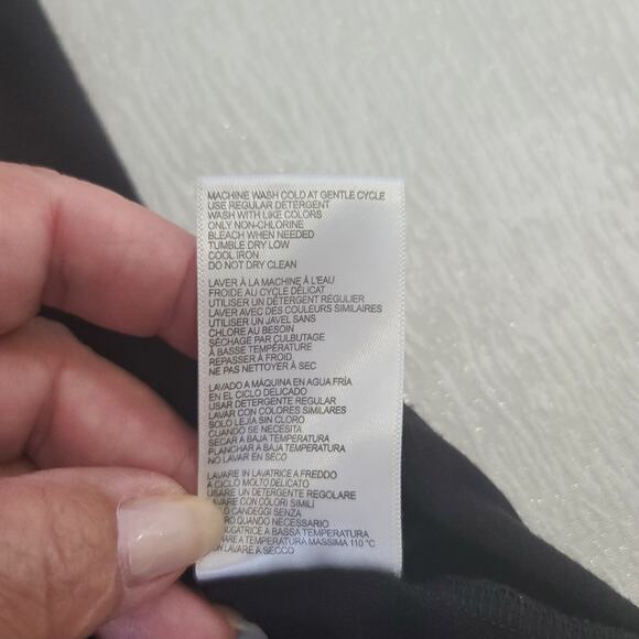 H Halston women's black Sleeveless top gold button detail Size Medium office - Picture 7 of 9